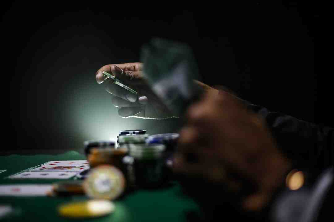 Comment devenir un pro du poker en ligne sur playthepoker.fr ?